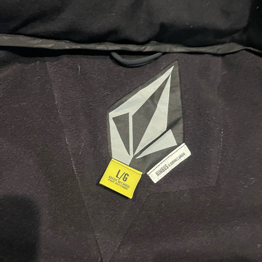 Volcom snowboarding jacket - image 4